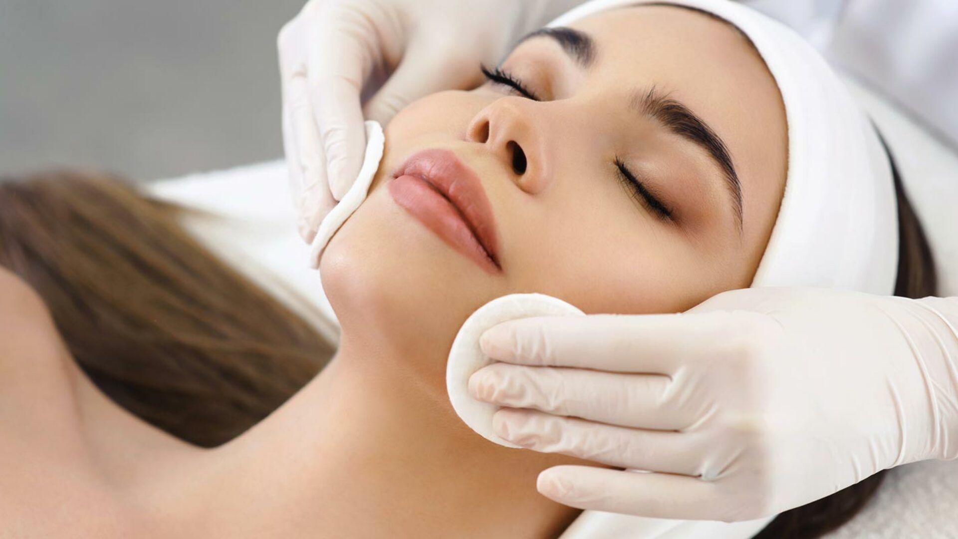 Medizinische und klassische Kosmetik bei Ihrem Hautarzt