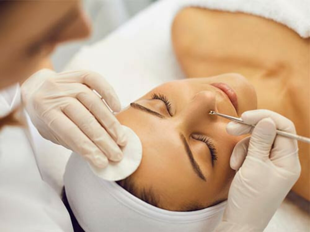 Aknetoilette in der dermatologischen Kosmetik