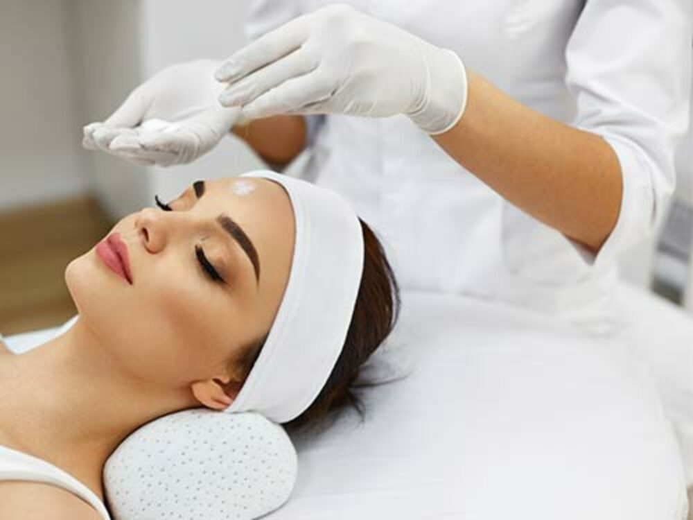 Klassische Gesichtsbehandlung - Dermatologische Kosmetik
